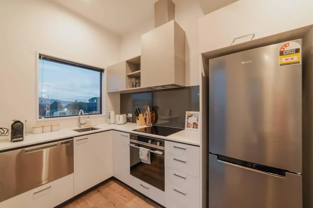 Holiday home Triple Treat On Fitzgerald - Your 3-Br Getaway Christchurch