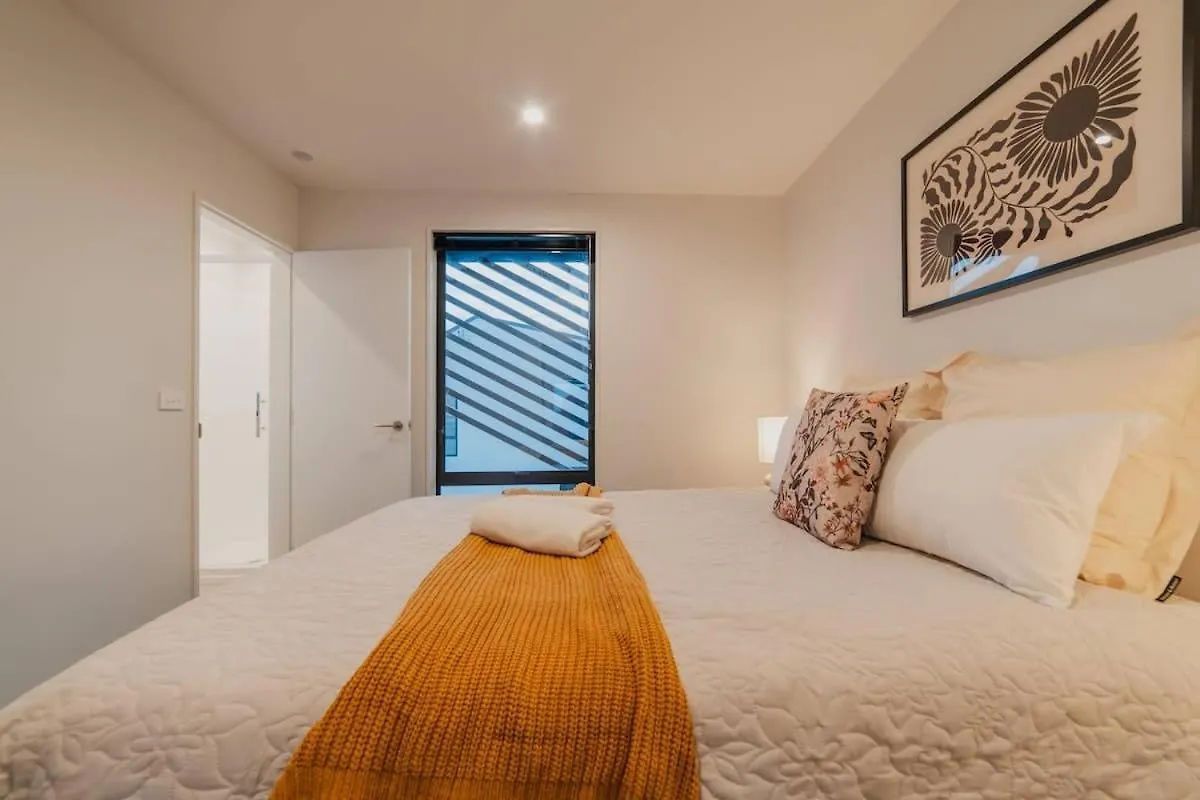 Triple Treat On Fitzgerald - Your 3-Br Getaway Christchurch 0*,