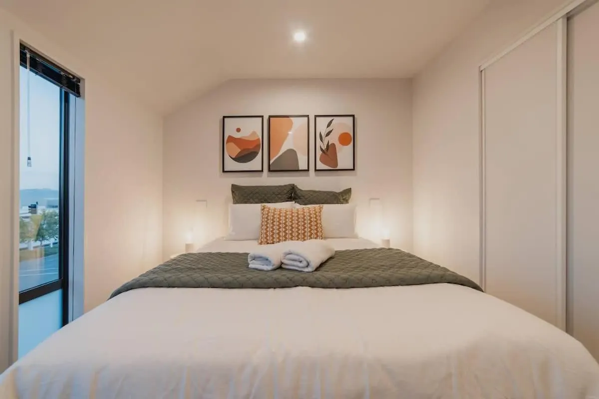 Triple Treat On Fitzgerald - Your 3-Br Getaway Christchurch 0*,  New Zealand