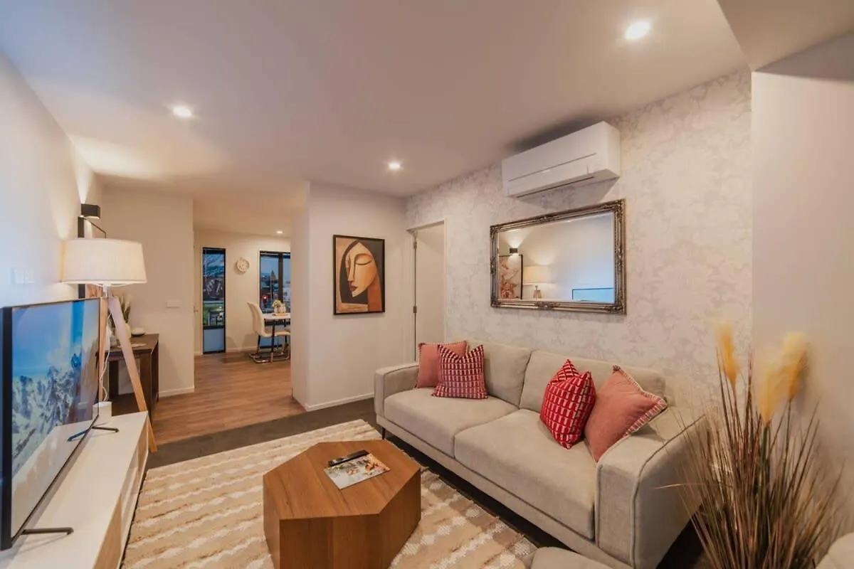 Triple Treat On Fitzgerald - Your 3-Br Getaway Christchurch