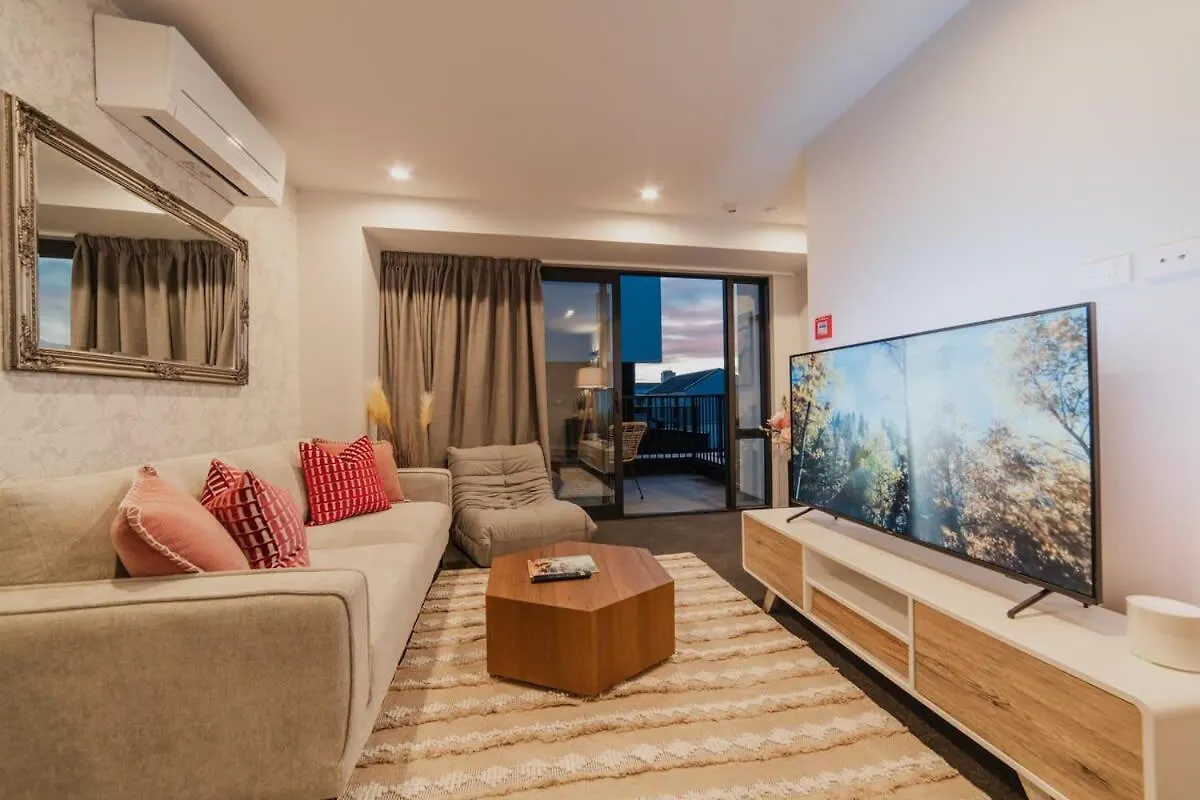 Triple Treat On Fitzgerald - Your 3-Br Getaway Christchurch