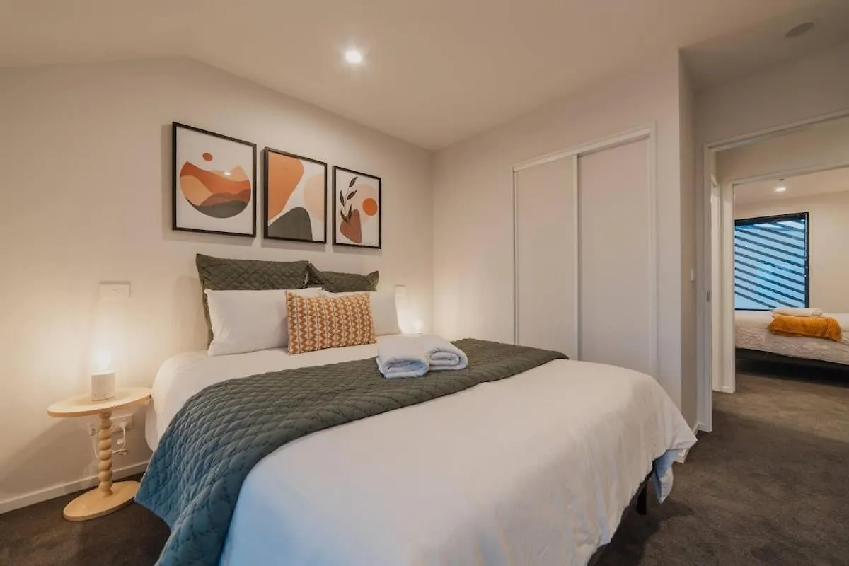 Triple Treat On Fitzgerald - Your 3-Br Getaway Christchurch