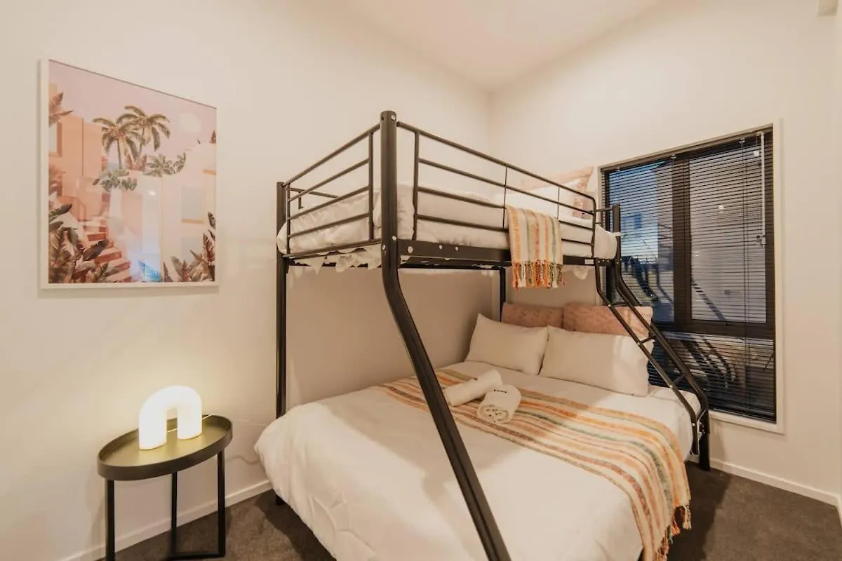Triple Treat On Fitzgerald - Your 3-Br Getaway Christchurch Holiday home