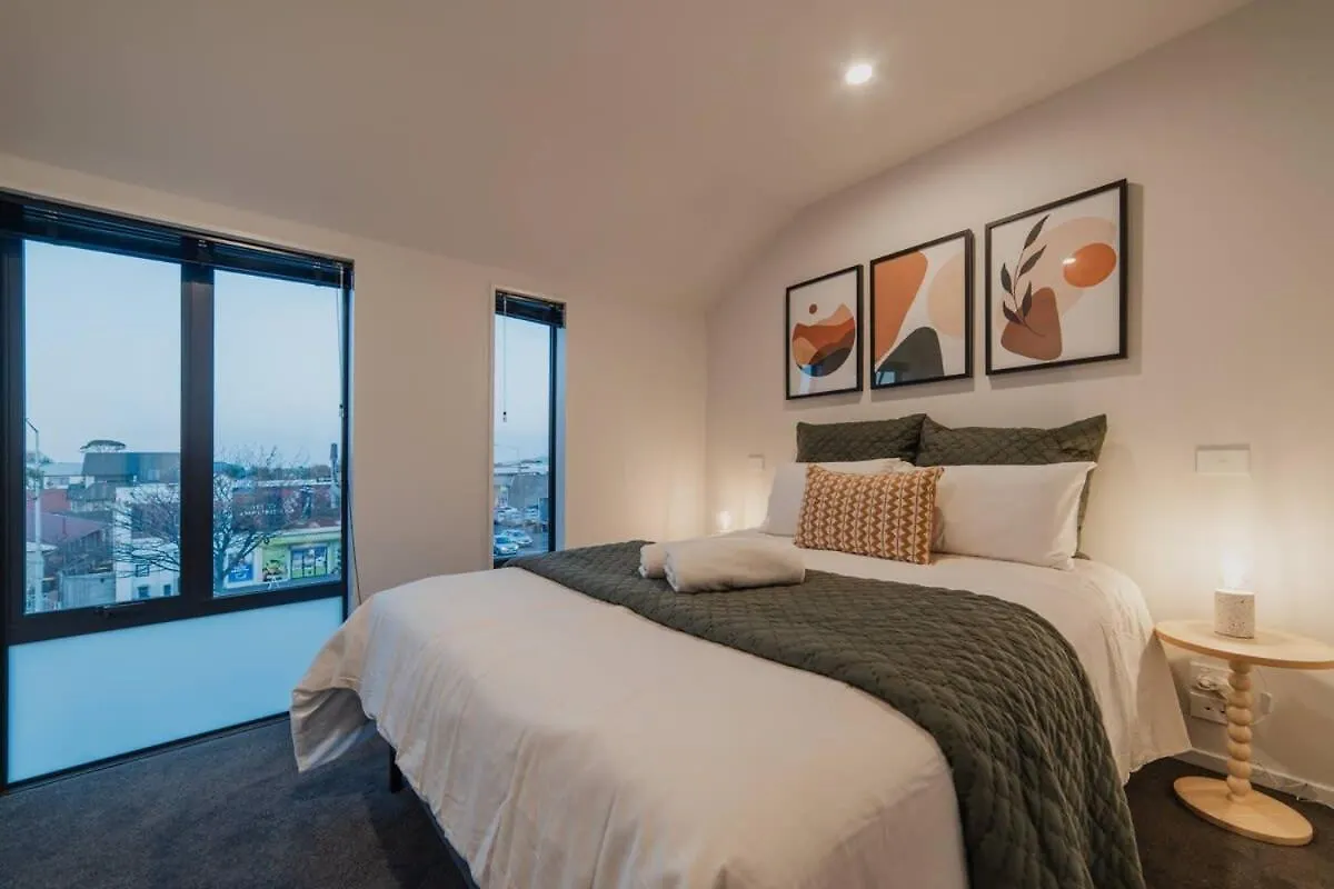 Triple Treat On Fitzgerald - Your 3-Br Getaway Christchurch Holiday home